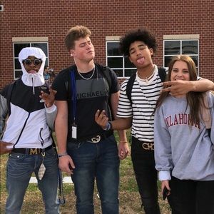 Meet your Posher, Avery